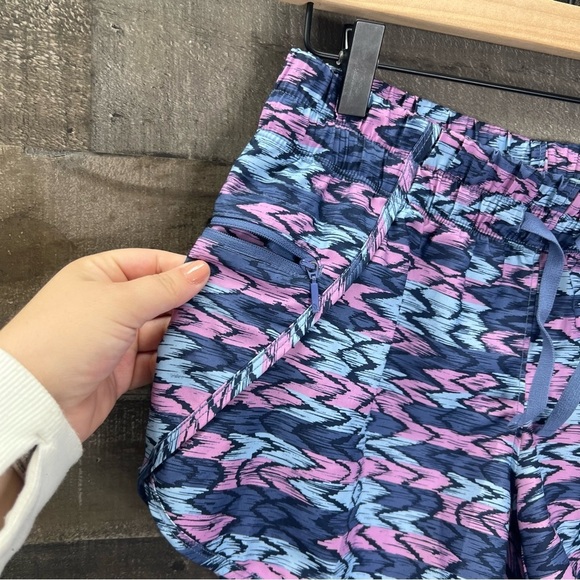 The North Face Class V Shorts in Coastal Fjord Blue Painted Ikat Print - Picture 6 of 9